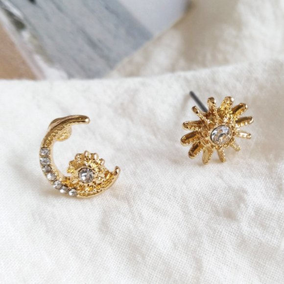 💙Sterling Silver Moon & Star Stud - Picture 2 of 9